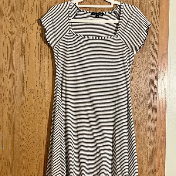 Kendall & Kylie Dresses & Skirts - Kendall & Kylie Striped Cap Sleeve Square Neckline Mini Summer Dress S